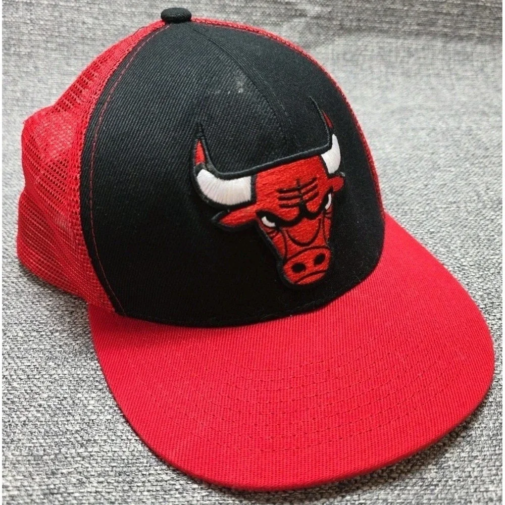 CHICAGO BULLS hat black red adjustable snapback cap mesh back